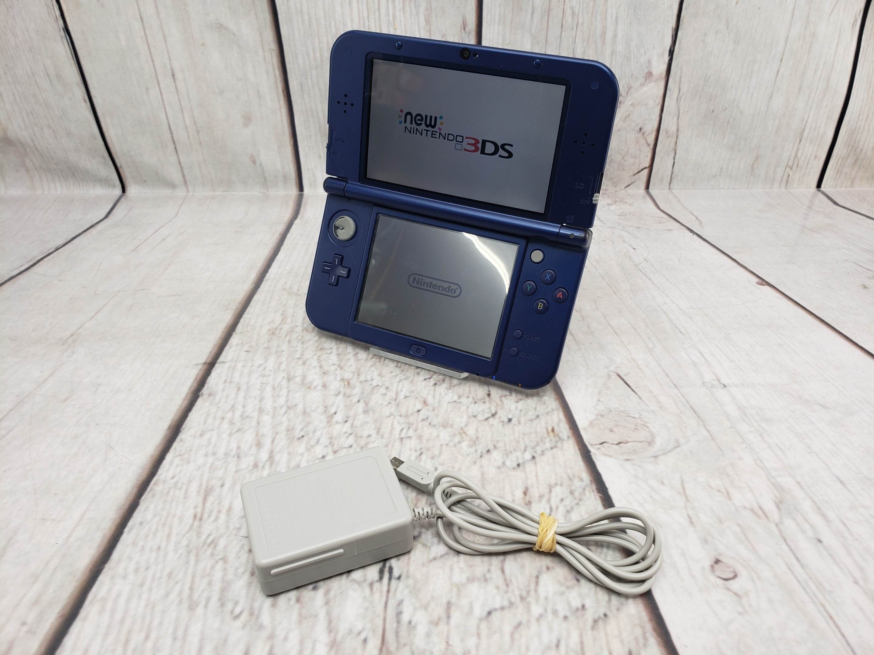 Nintendo *New* 3DS XL Galaxy Edition w/ power supply, good